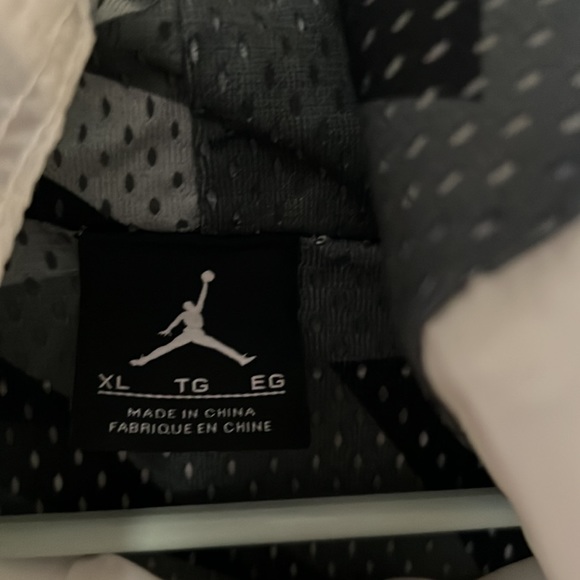 Jordan vintage white and gray jacket size:XL - Picture 5 of 9